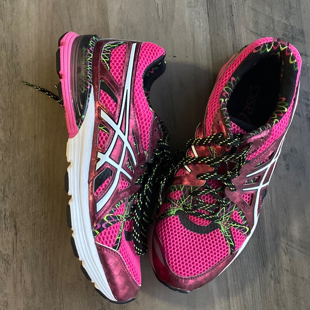 Asics Womens 7.5 Pink running shoes